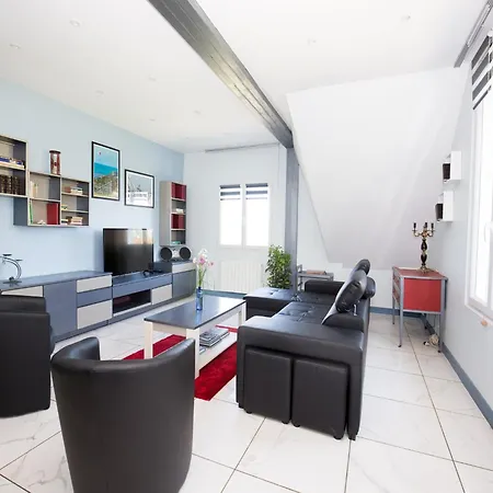 Modern House With Private Terrace, Cleaning Included Сasa de vacaciones
