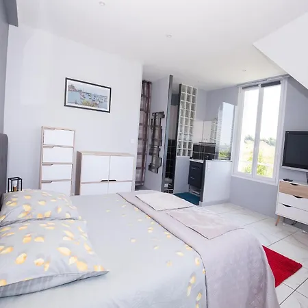 Modern House With Private Terrace, Cleaning Included Сasa de vacaciones Quinéville
